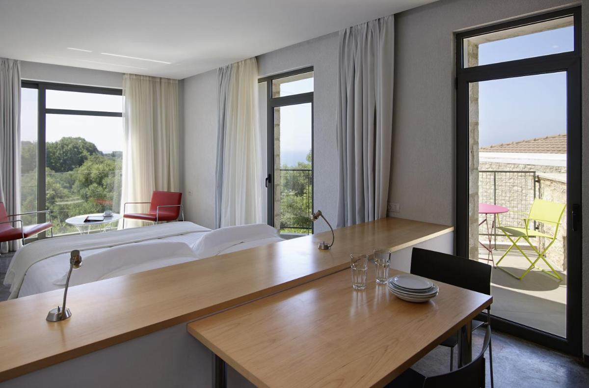 Leivatho Hotel