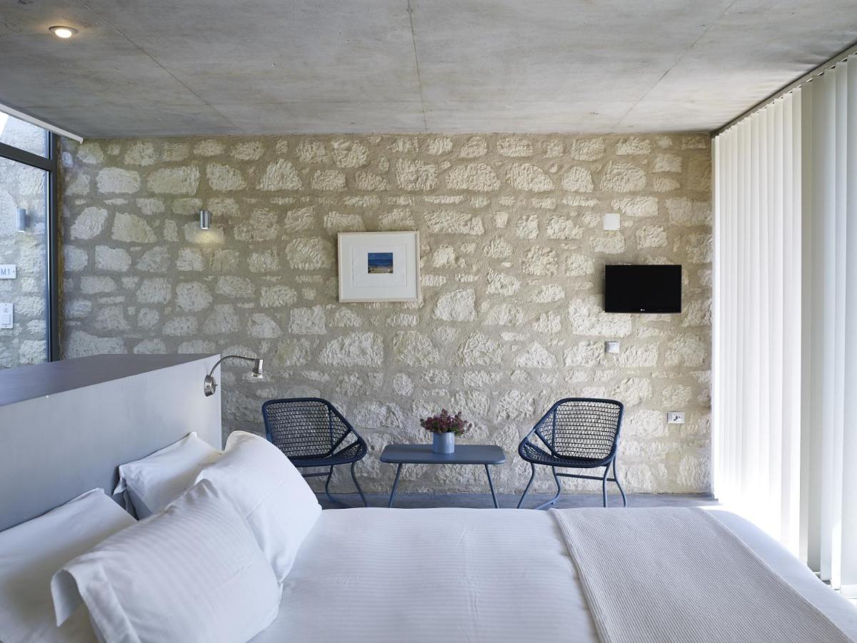 Leivatho Hotel