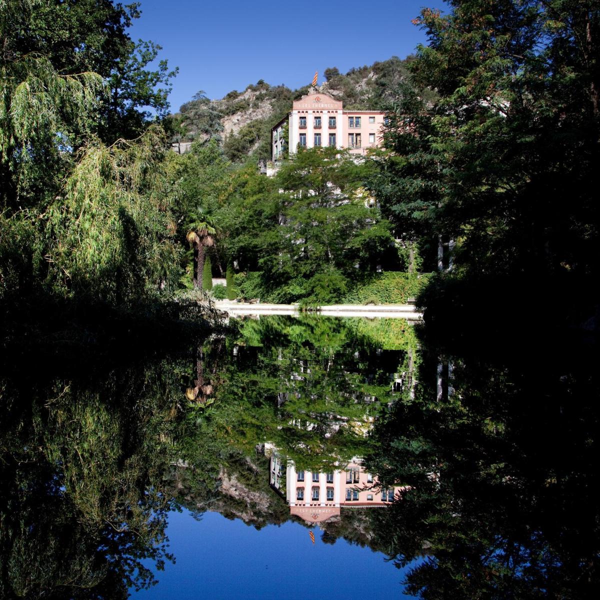 Les Pyrénées - le Grand Hôtel & le Château