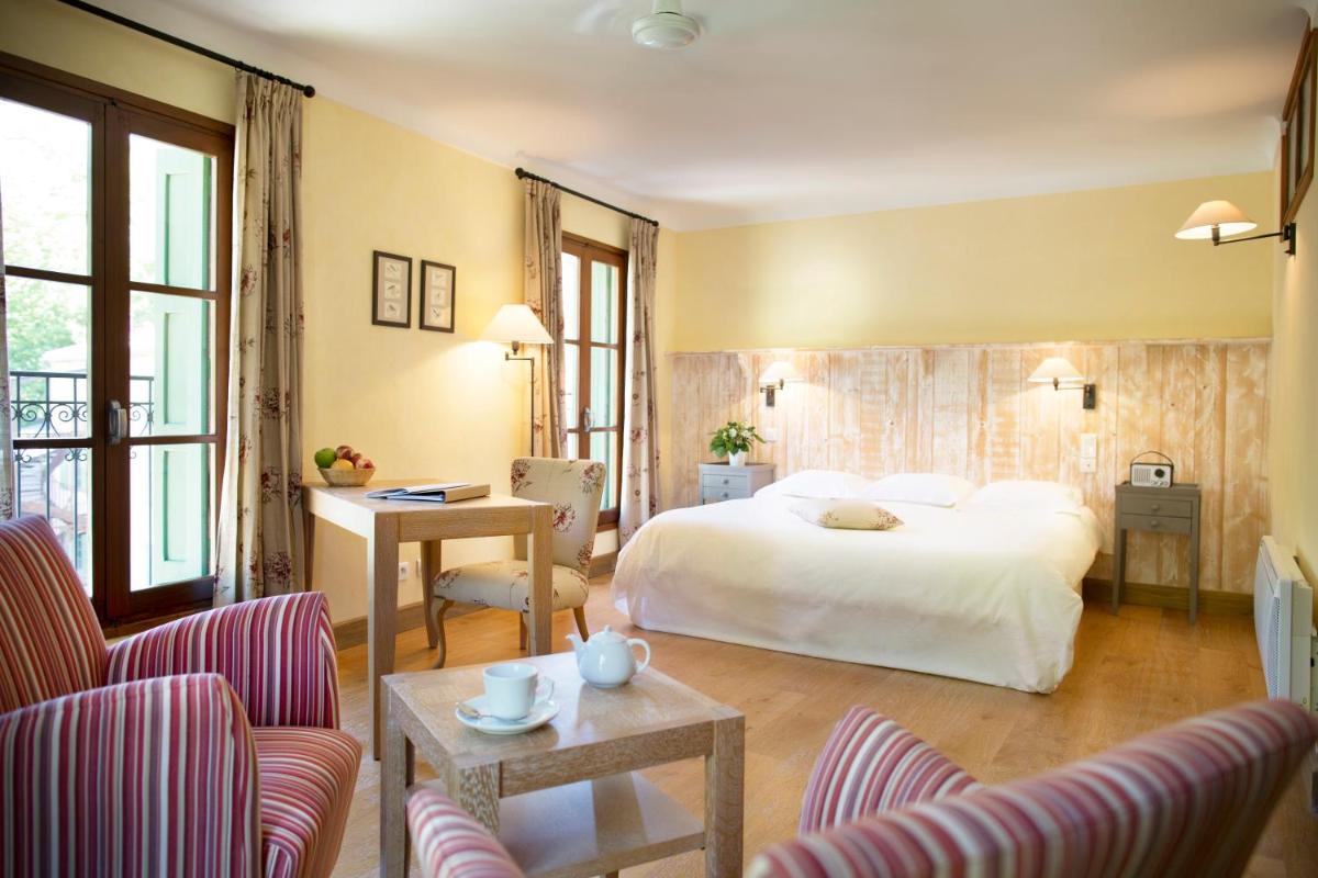 Les Pyrénées - le Grand Hôtel & le Château