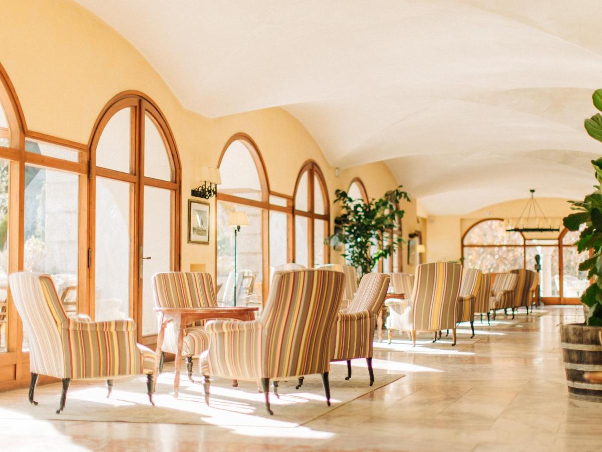 Les Pyrénées - le Grand Hôtel & le Château