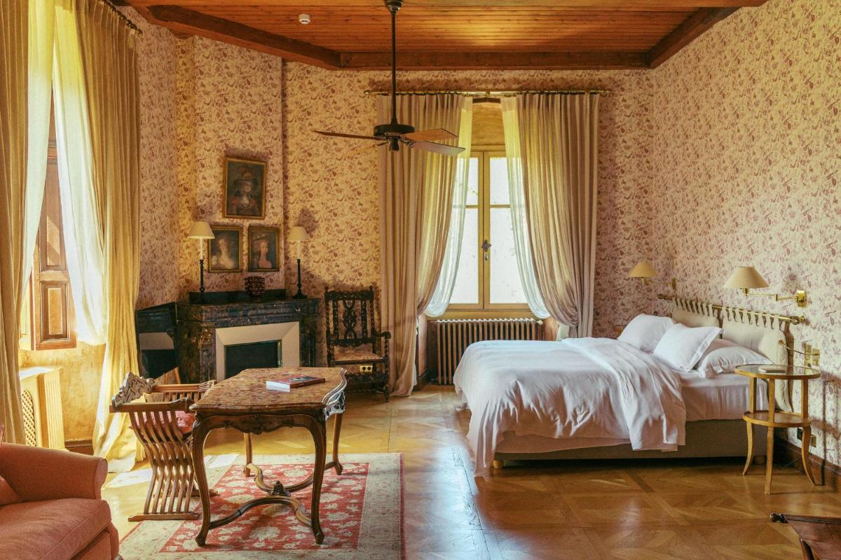 Les Pyrénées - le Grand Hôtel & le Château