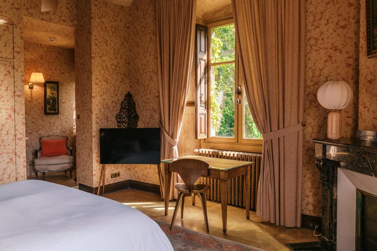 Les Pyrénées - le Grand Hôtel & le Château