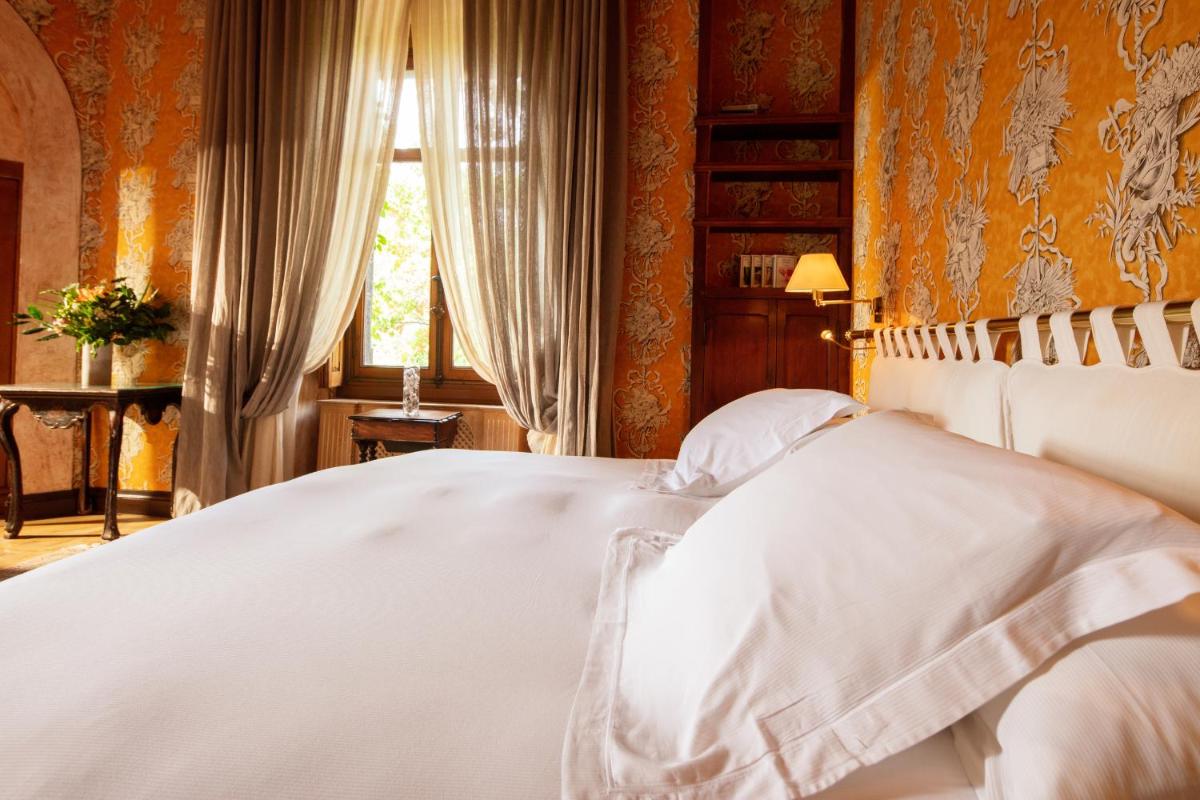 Les Pyrénées - le Grand Hôtel & le Château