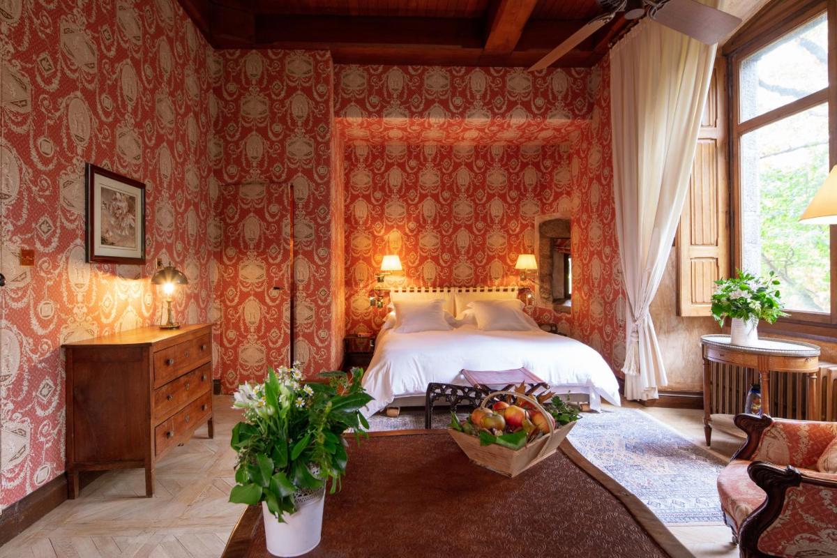 Les Pyrénées - le Grand Hôtel & le Château