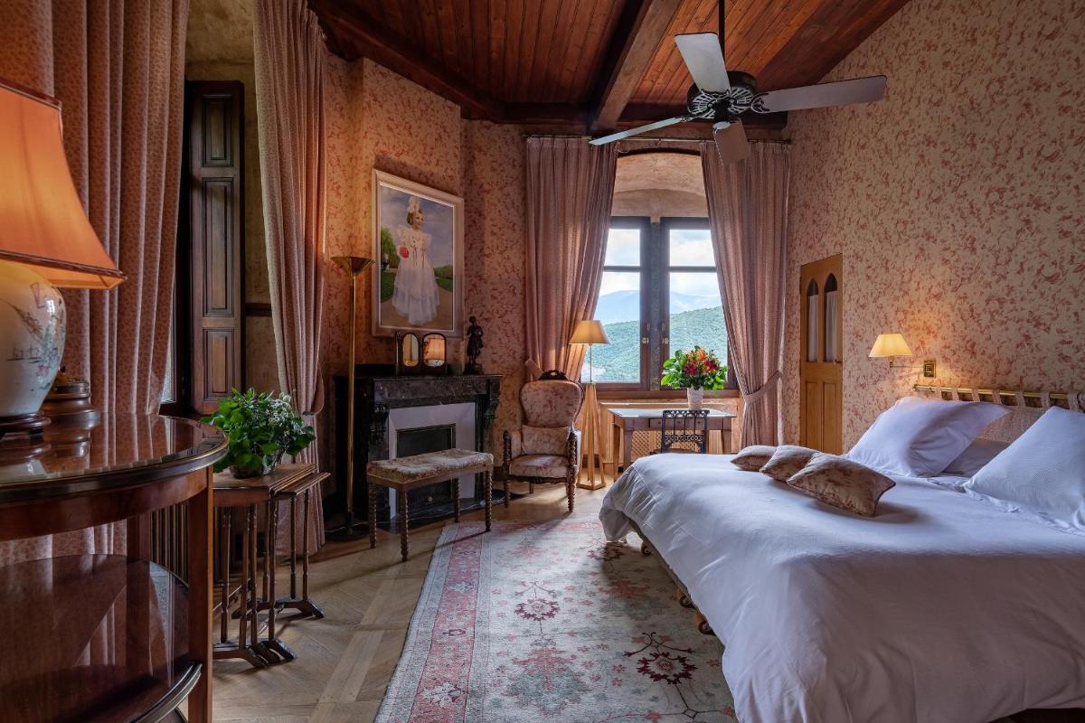 Les Pyrénées - le Grand Hôtel & le Château