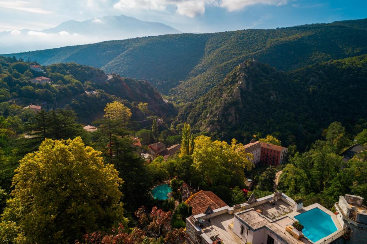 Les Pyrénées - le Grand Hôtel & le Château