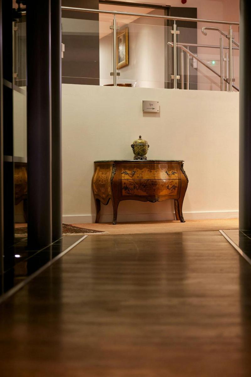 L'Hermitage Gantois, Autograph Collection