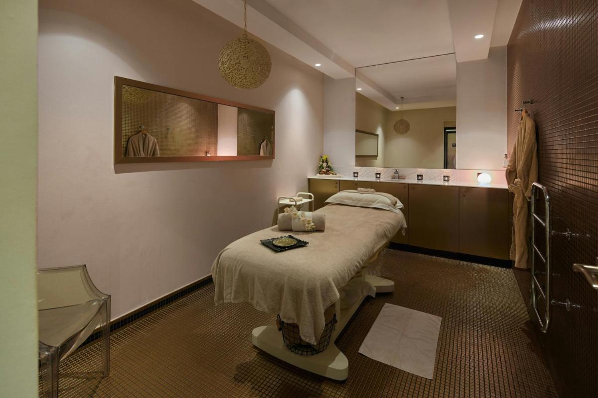 L'Hermitage Gantois, Autograph Collection