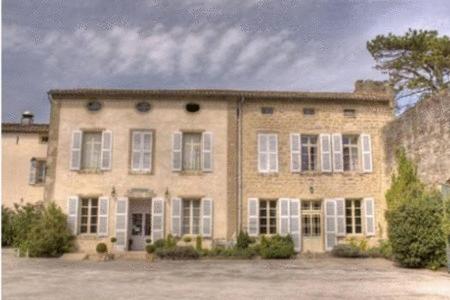 L'hostellerie de la Pomarède et le Presbytère