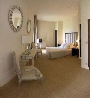 L'hostellerie de la Pomarède et le Presbytère