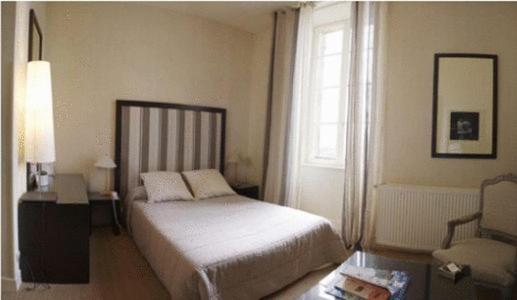 L'hostellerie de la Pomarède et le Presbytère