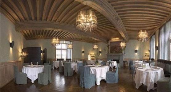 L'hostellerie de la Pomarède et le Presbytère