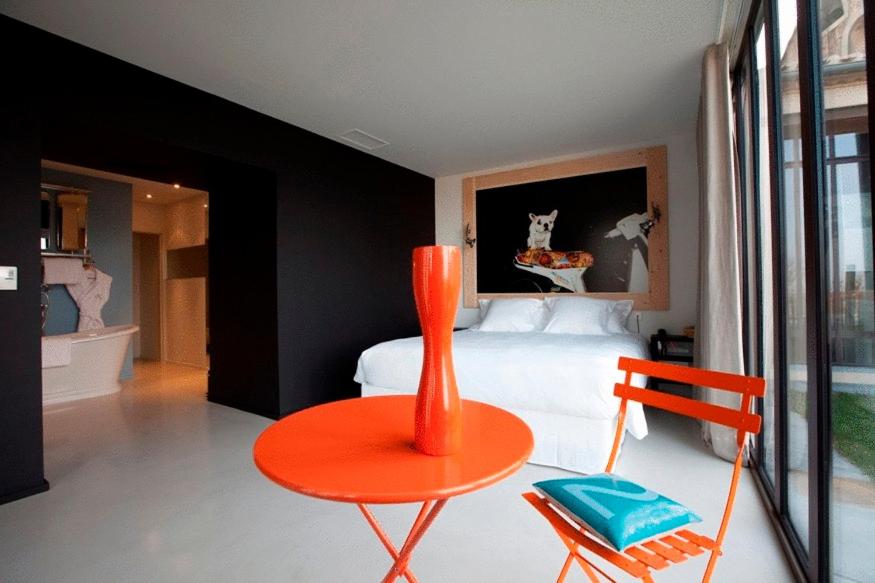 L'hostellerie de la Pomarède et le Presbytère