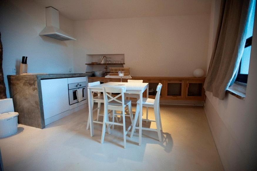 L'hostellerie de la Pomarède et le Presbytère