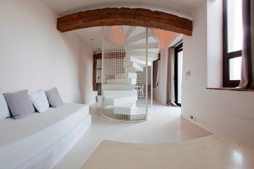 L'hostellerie de la Pomarède et le Presbytère