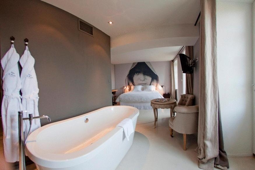 L'hostellerie de la Pomarède et le Presbytère