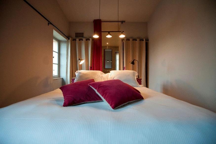 L'hostellerie de la Pomarède et le Presbytère