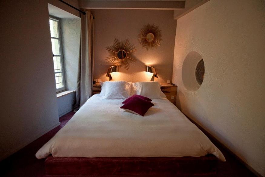 L'hostellerie de la Pomarède et le Presbytère