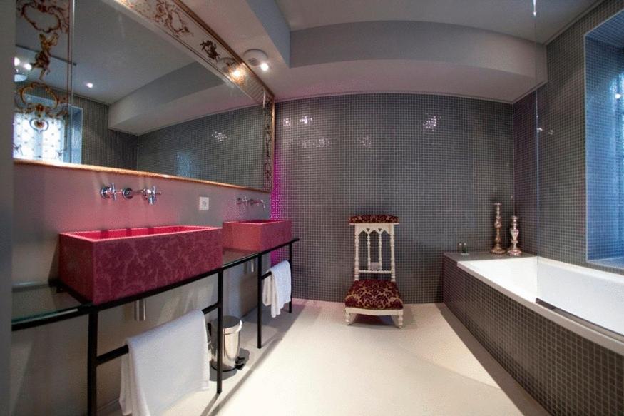 L'hostellerie de la Pomarède et le Presbytère