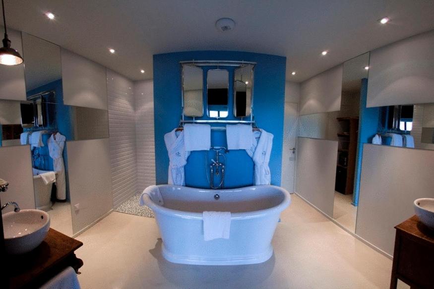 L'hostellerie de la Pomarède et le Presbytère