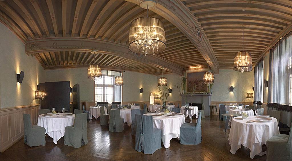 L'hostellerie de la Pomarède et le Presbytère