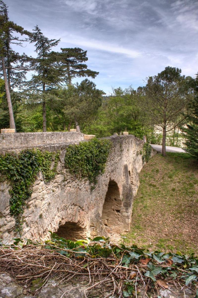 L'hostellerie de la Pomarède et le Presbytère