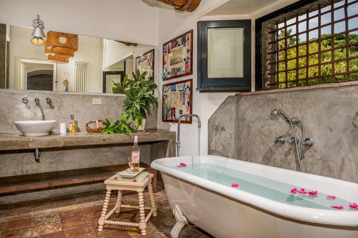 LINERA 10, Emma Villas