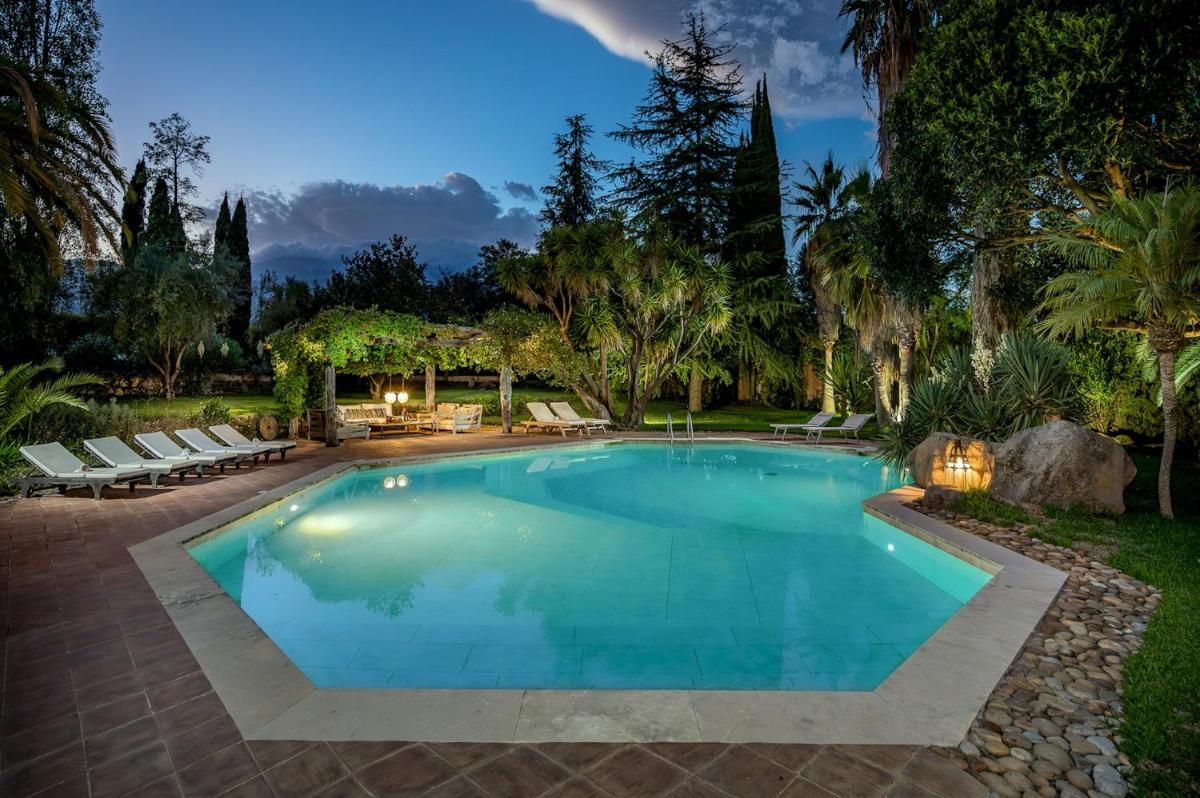 LINERA 10, Emma Villas