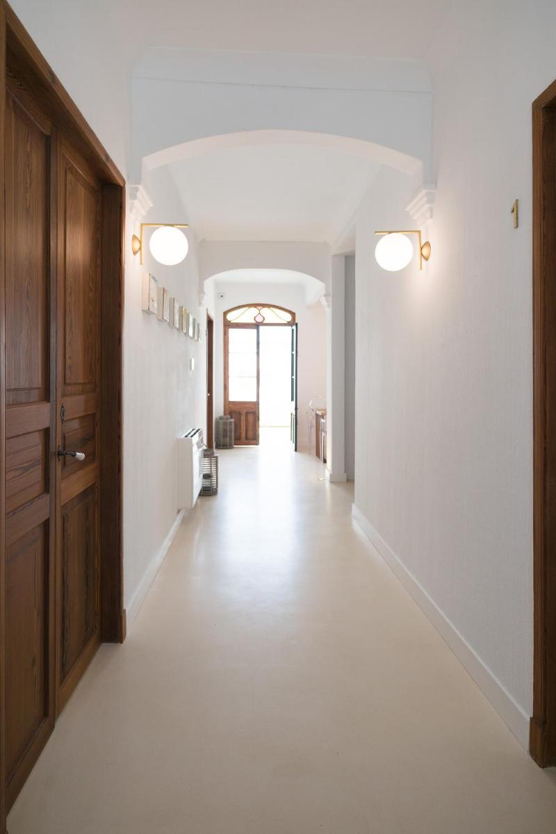 LLONGA'S Hostel