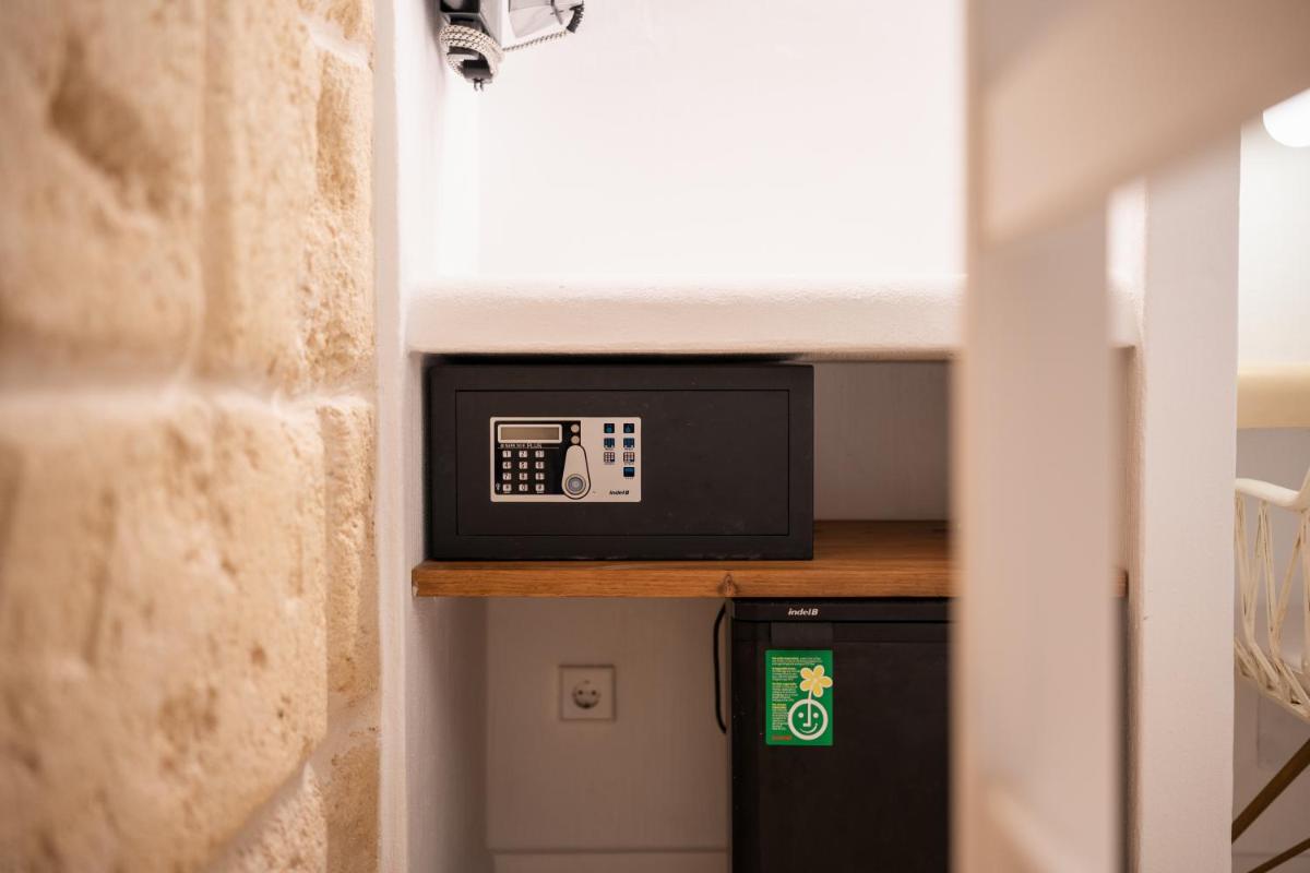 LLONGA'S Hostel