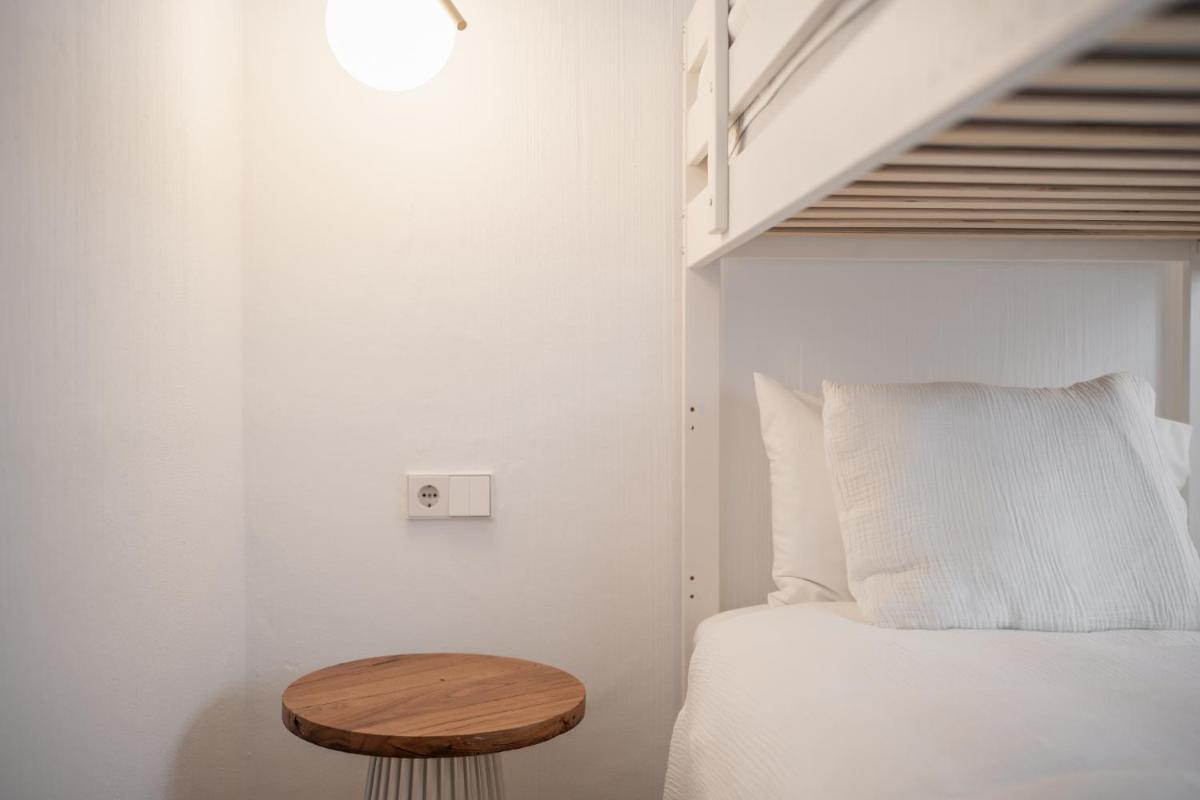 LLONGA'S Hostel