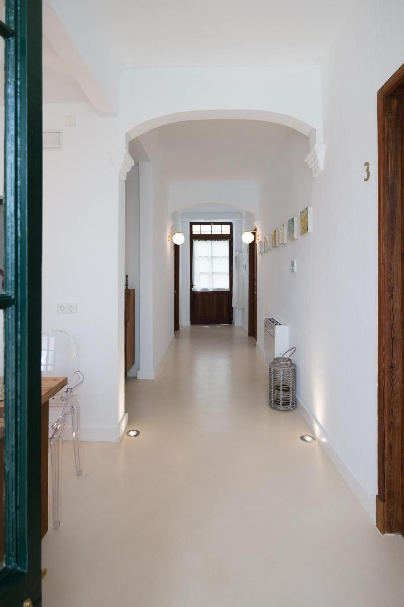LLONGA'S Hostel