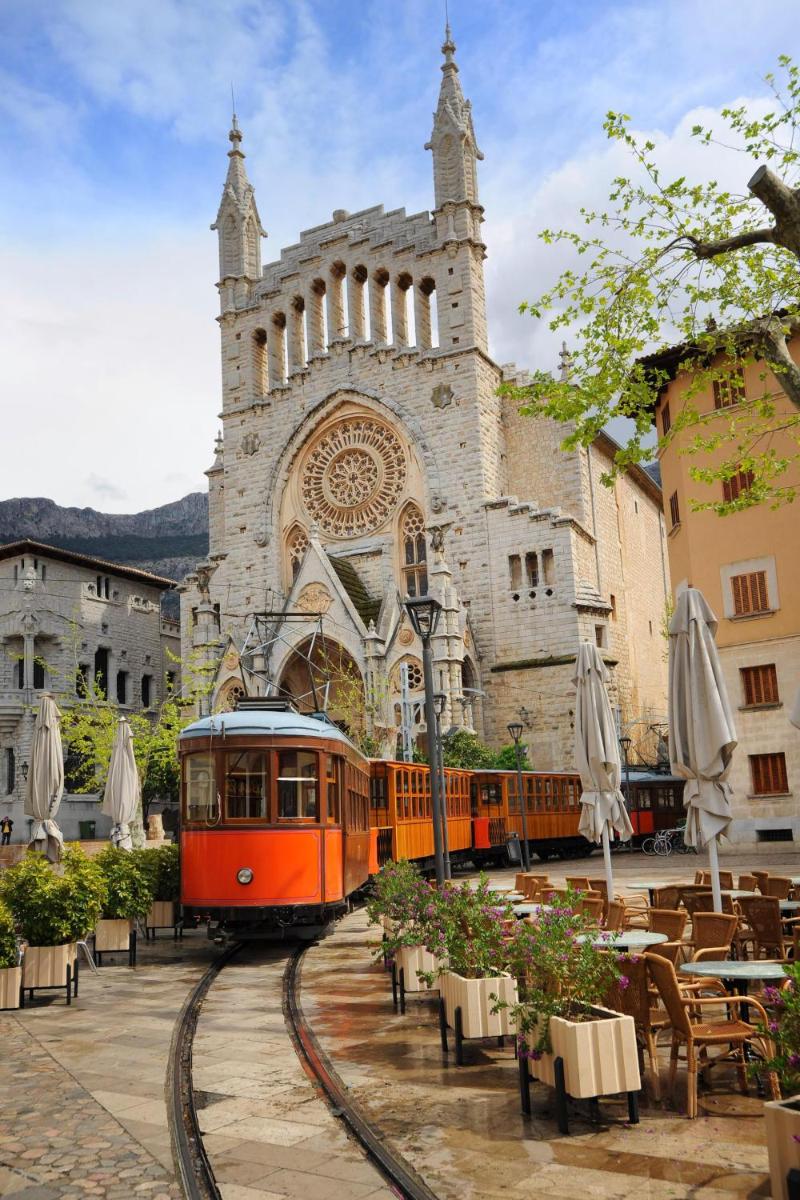 Lluna Aqua Soller - Adults Recommended