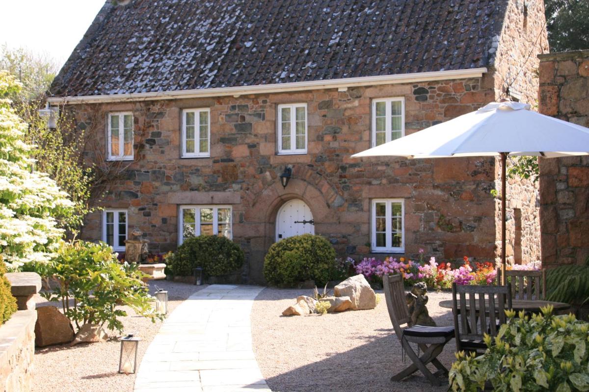 Longueville Manor