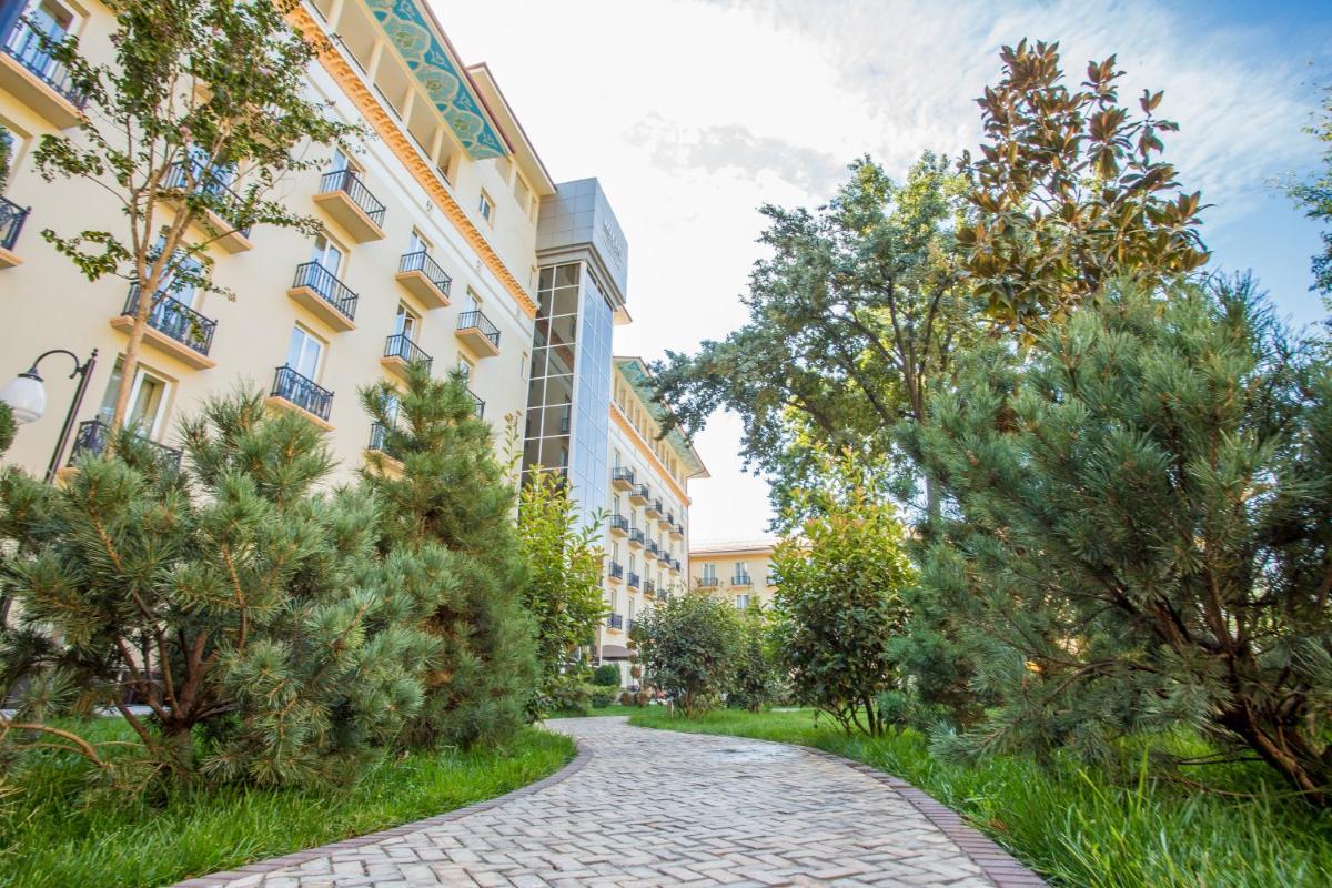 LOTTE City Hotels Tashkent Palace