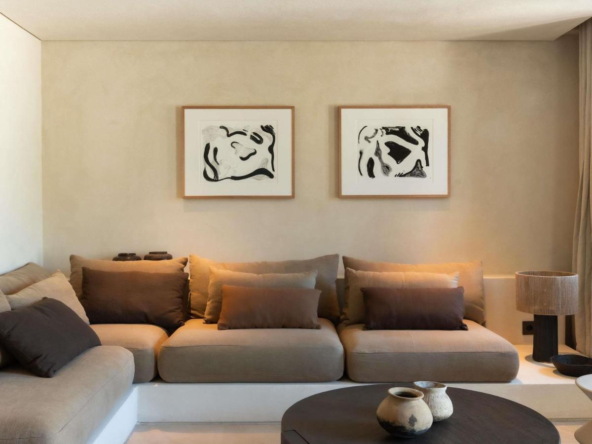 Luura - Cliff, Paros, Morgans Originals