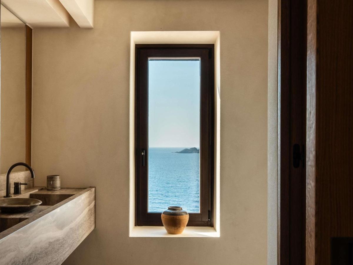 Luura - Cliff, Paros, Morgans Originals