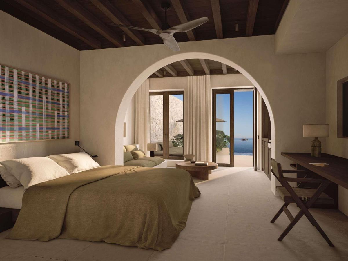 Luura - Cliff, Paros, Morgans Originals