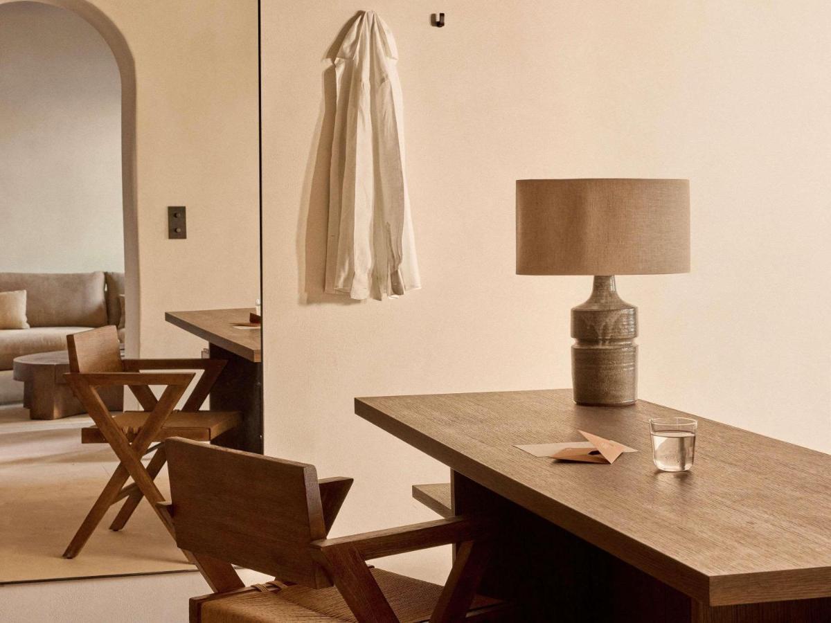 Luura - Cliff, Paros, Morgans Originals