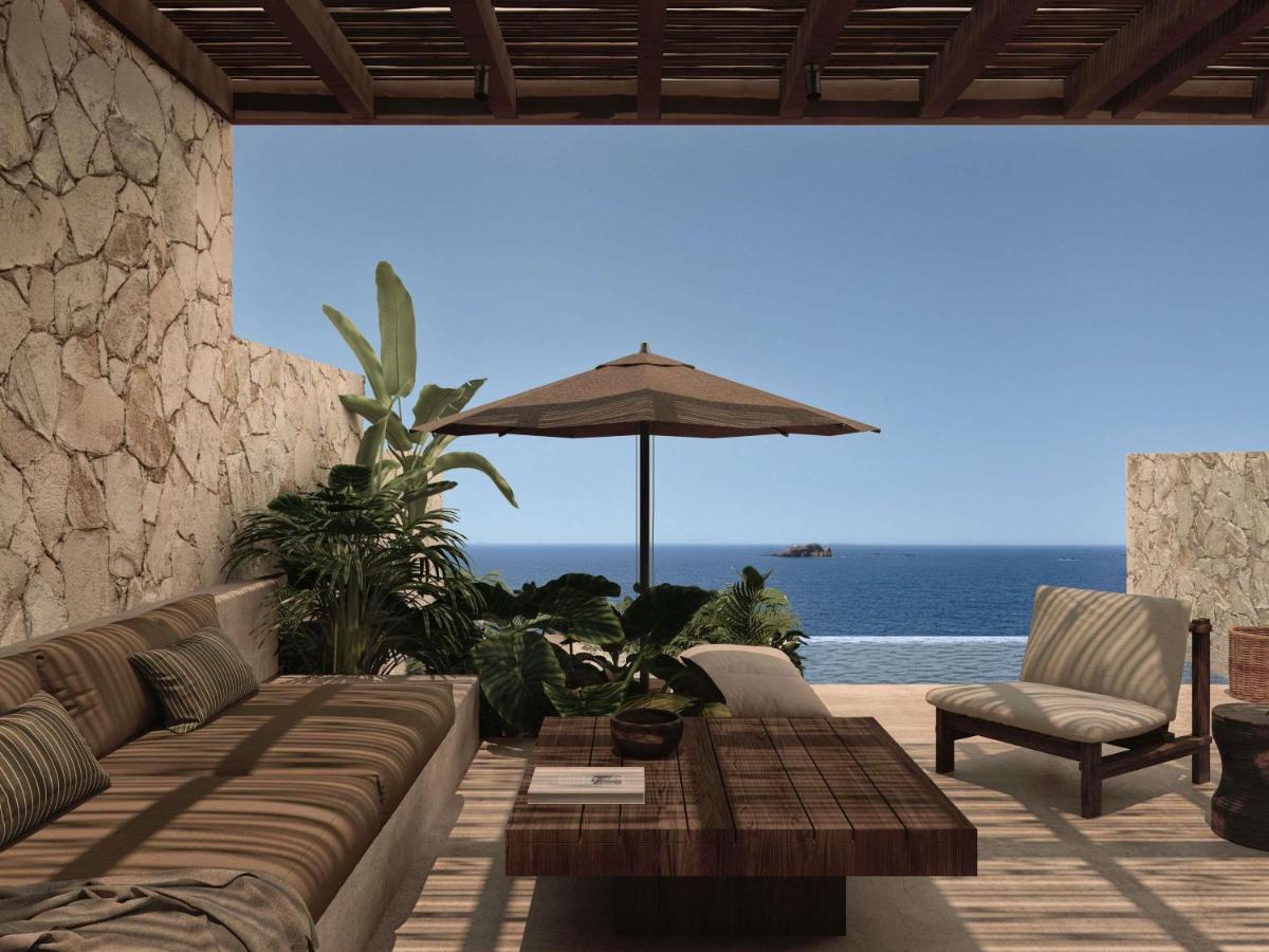 Luura - Cliff, Paros, Morgans Originals