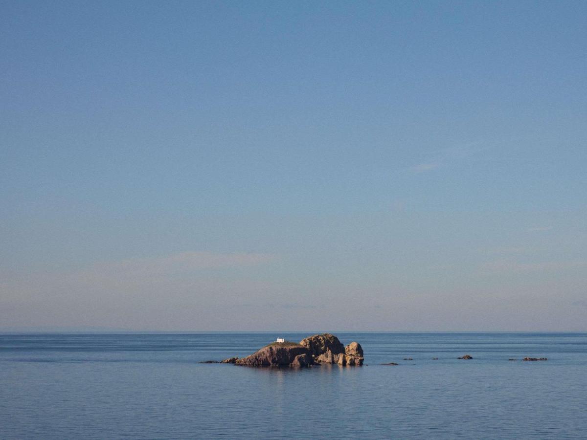 Luura - Cliff, Paros, Morgans Originals