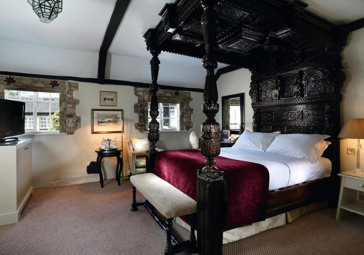 Macdonald Bear Hotel