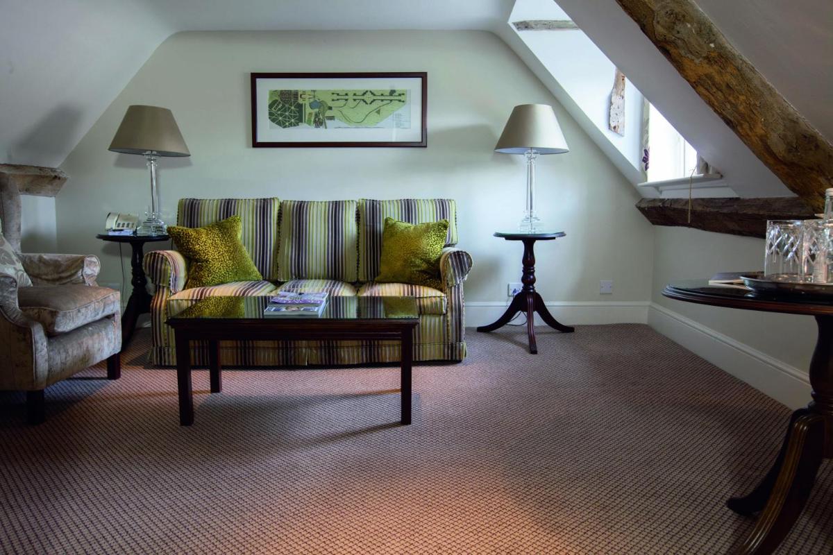 Macdonald Bear Hotel