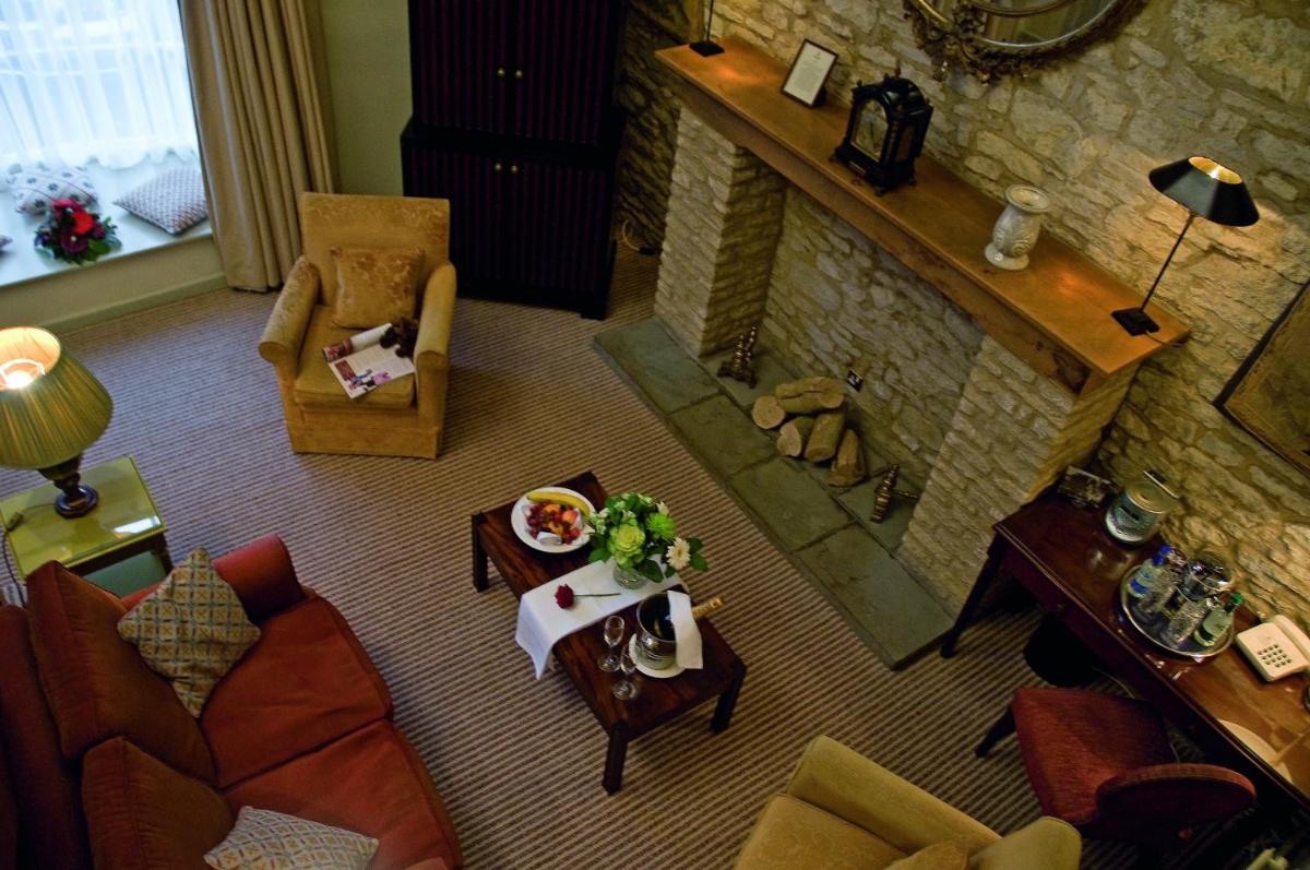 Macdonald Bear Hotel