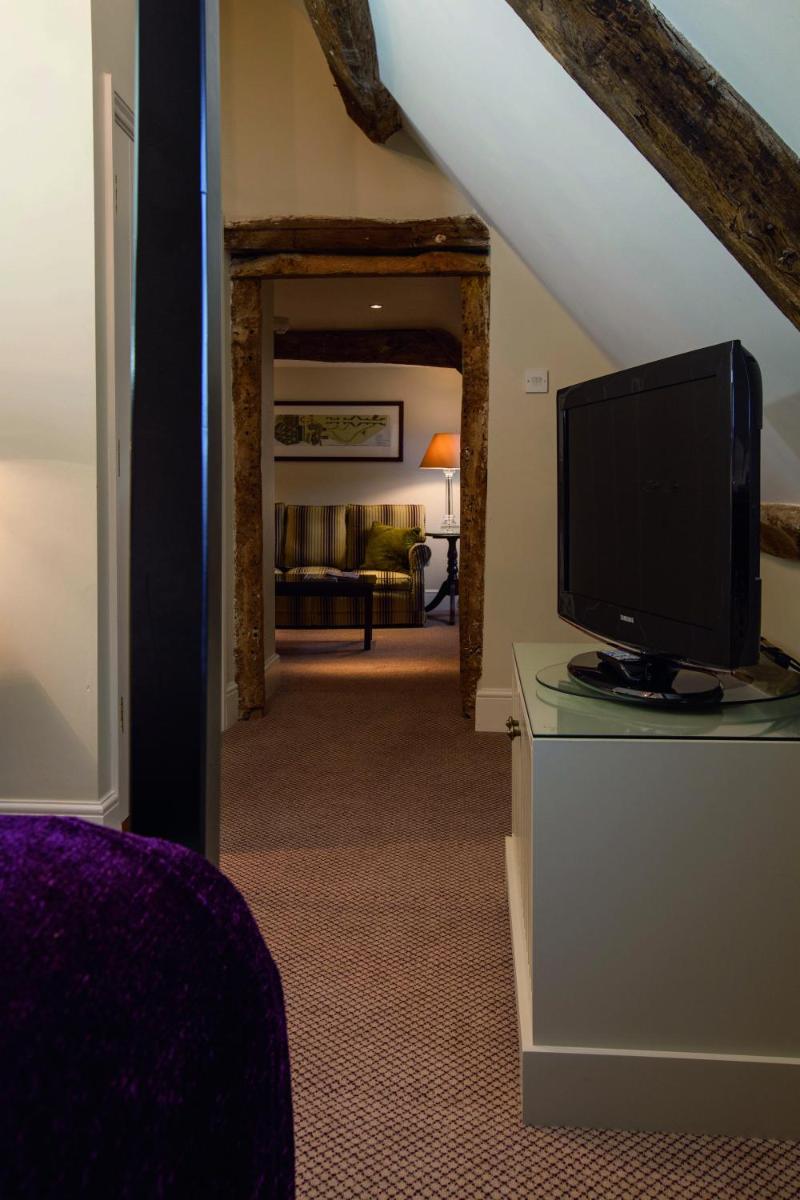 Macdonald Bear Hotel