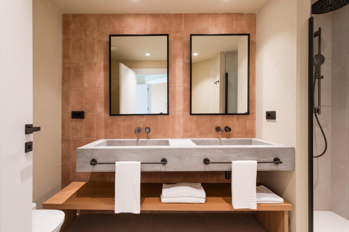 Mangia's Brucoli, Sicily, Autograph Collection