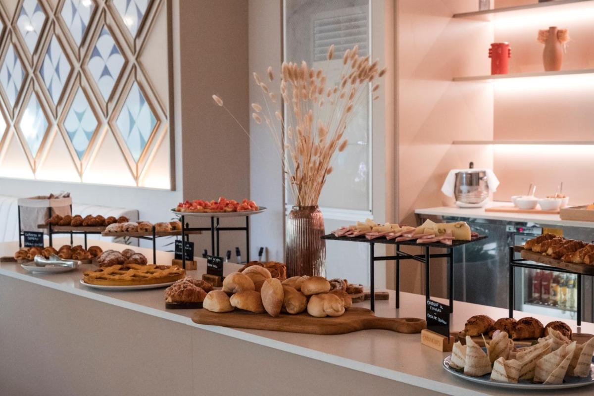 Mangia's Brucoli, Sicily, Autograph Collection