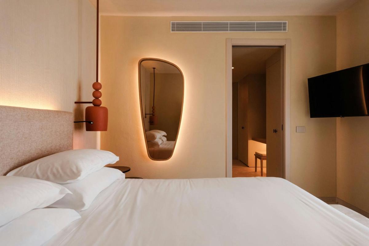 Mangia's Brucoli, Sicily, Autograph Collection