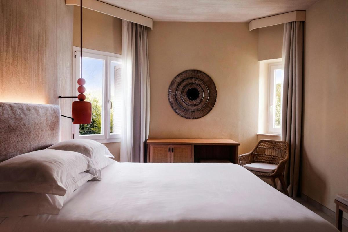 Mangia's Brucoli, Sicily, Autograph Collection